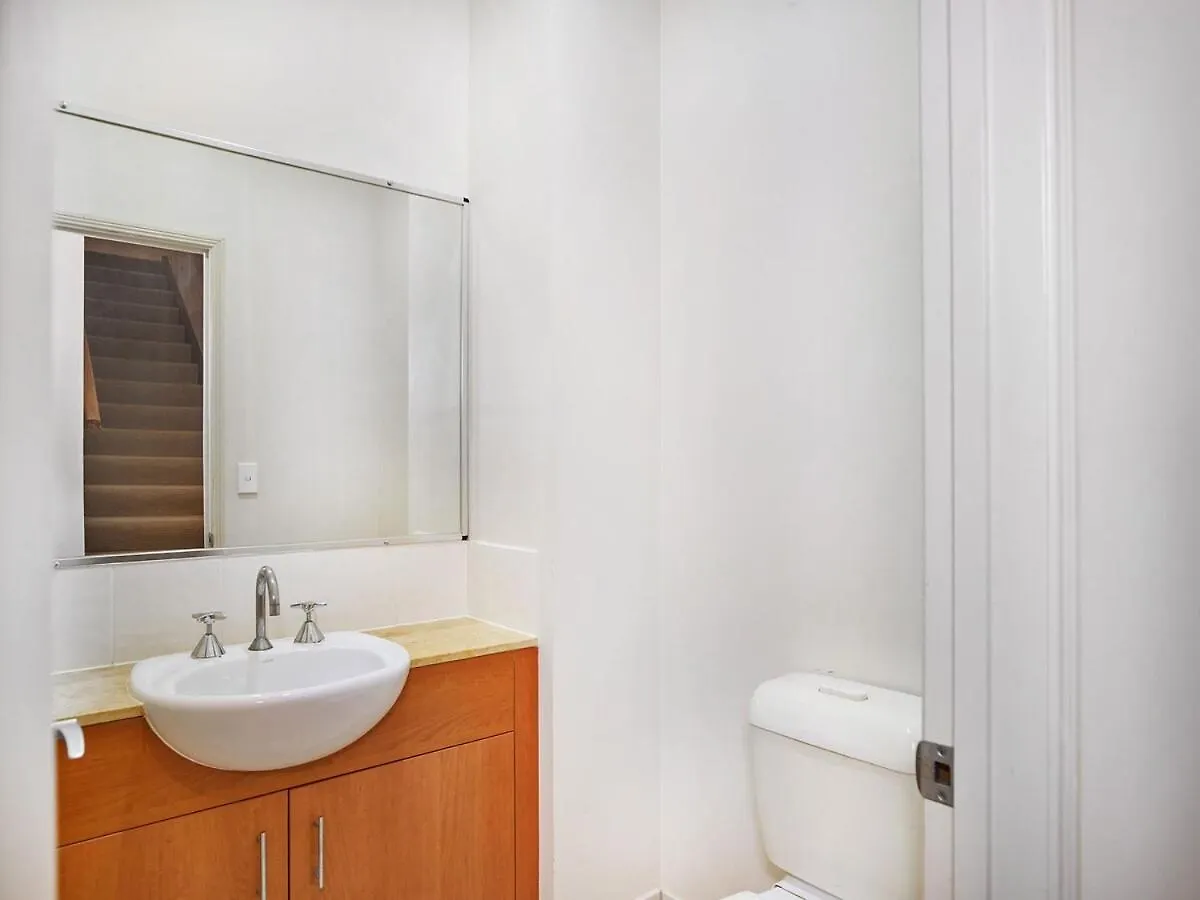 Chic Double Story Entire Home In Gold Coast 0*,